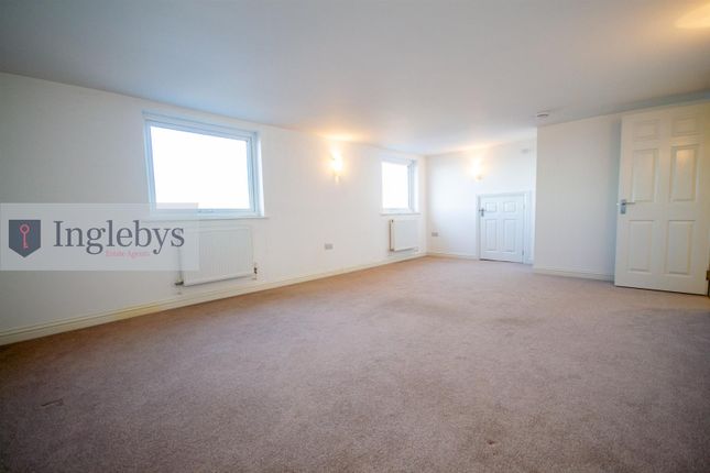 7 The Royal, Esplande  Apartments, Esplanade, Redcar photo 3