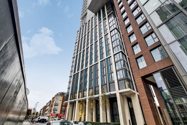 Flat to rent in Versace Tower By Damac - Aykon, London