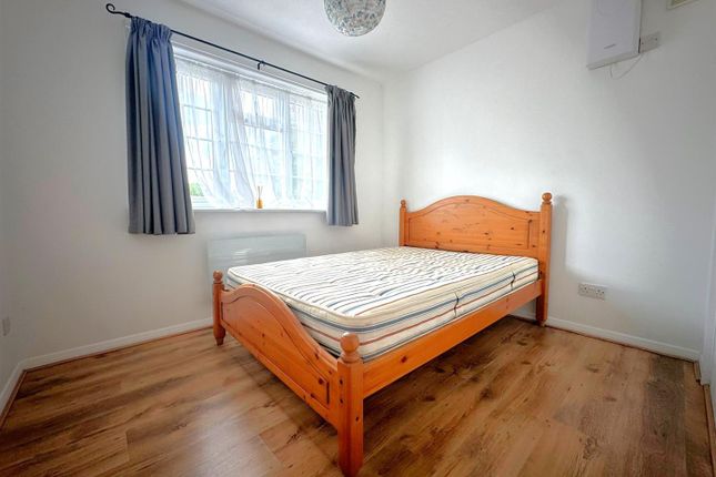 Flat 3, Saxon Court, Hithermoor Road, Stanwell Moor photo 5