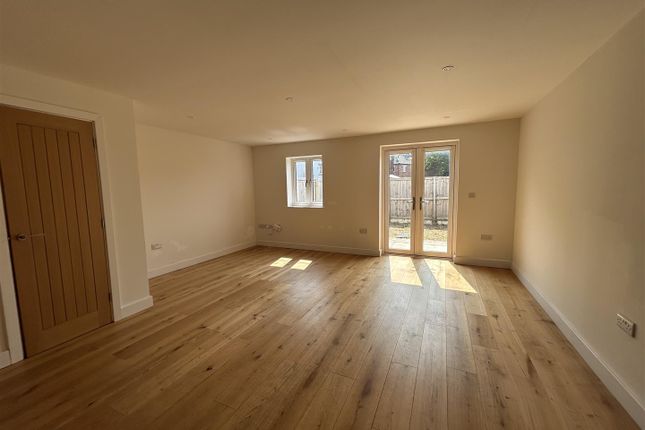 31, Applebee Way, Lyme Regis photo 2