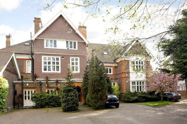 Duplex to rent in Longfield Drive, London