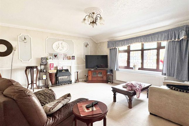 17, Berwick Avenue, Chelmsford photo 2