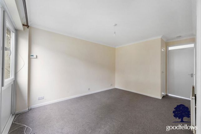 Flat 28 Hill View, South Lodge Avenue, Mitcham photo 2