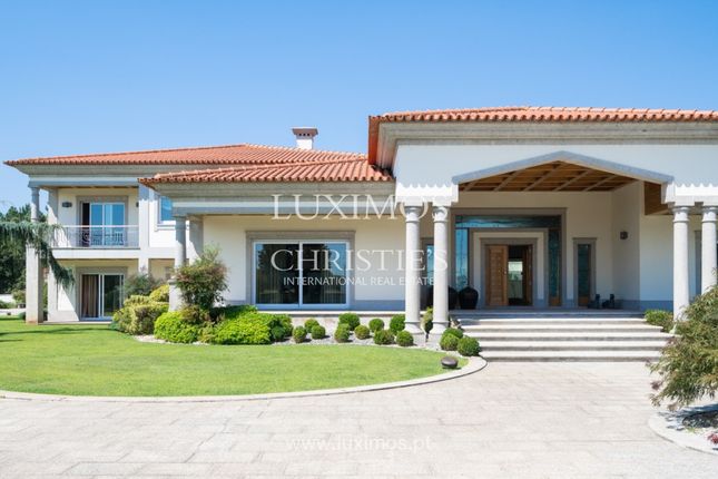 Villa for sale in 4785 Trofa, Portugal