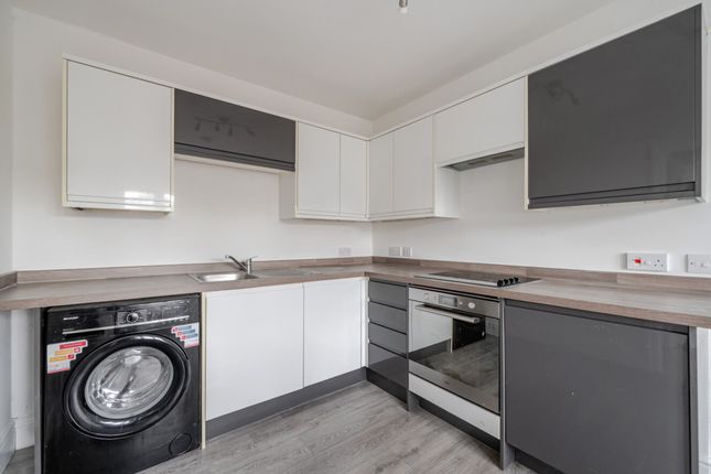 Flat 2, Crown House Lower Street, Haslemere photo 2