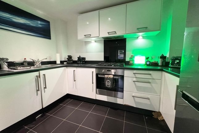 17, Lawford Court, Borehamwood photo 3