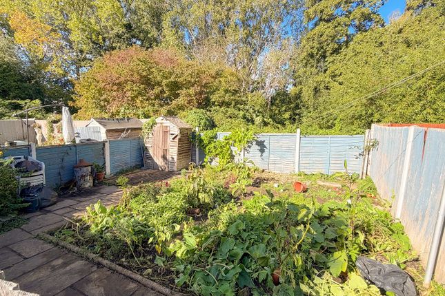 58, Reynolds Close, Carshalton photo 4