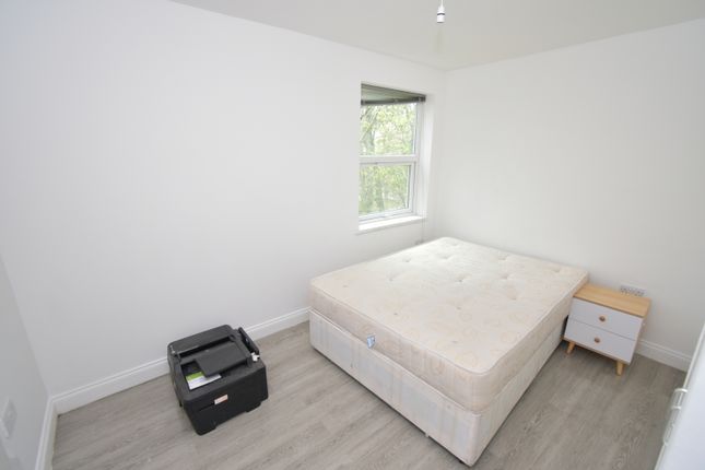 Flat to rent in Chelsea Close, London
