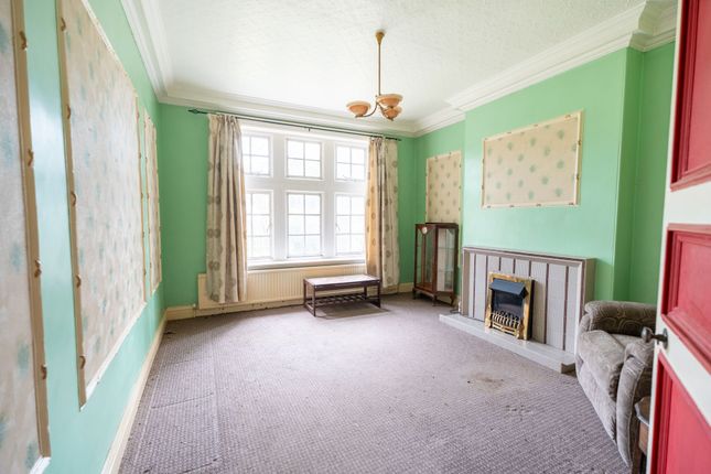 24 Gledhow Wood Road, Leeds photo 3