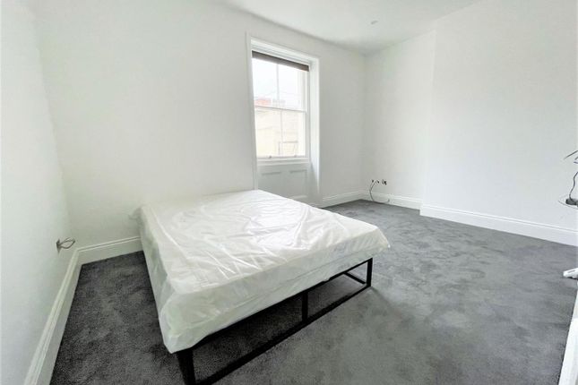 Flat to rent in Clarence Yard, Brighton