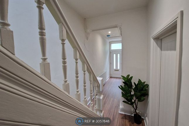 Room   Greenway Road, Runcorn photo 3