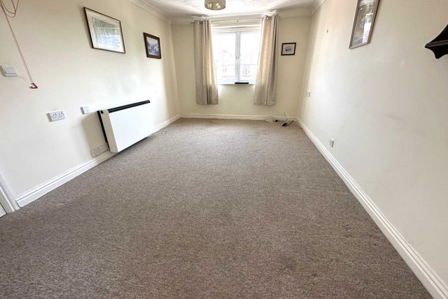 37 Orcombe Court, Littleham Road, Exmouth photo 2