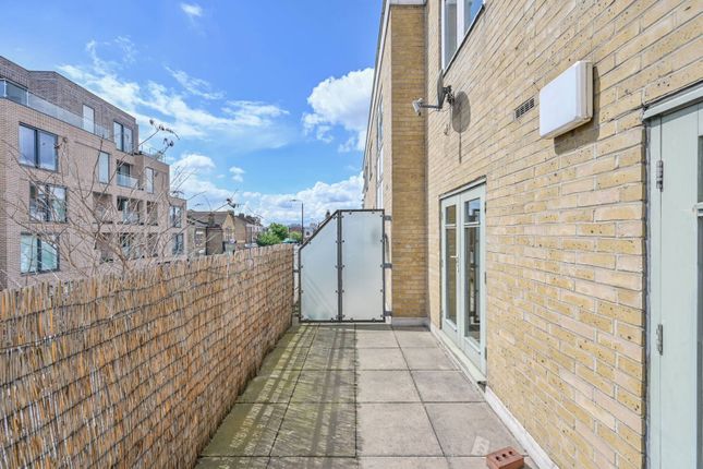 Flat for sale in Upper Tooting Road, Tooting Bec, London