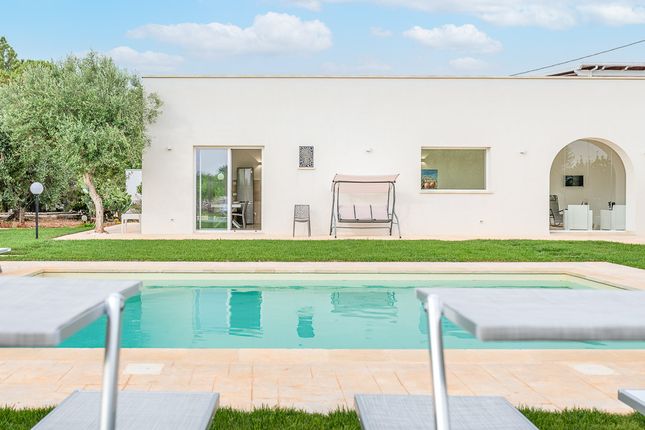 Villa for sale in Ostuni, Brindisi, Puglia, Italy, Contrada Camastra, Ostuni, Brindisi, Puglia, Italy
