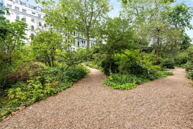 Flat for sale in Arundel Gardens, London