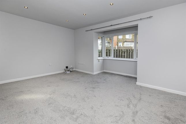 17, Warneford Rise, Huddersfield photo 4