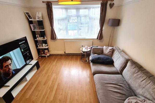 16, Ramscroft Close, Edmonton photo 2