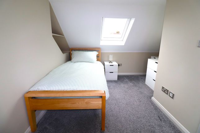 Room to rent in Ridge Way, Crayford
