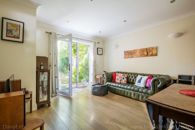 Thumbnail Flat to rent in Westbourne Drive, Forest Hill, London