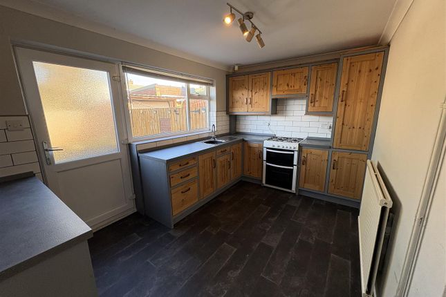 10, Beech Way, Batley photo 3