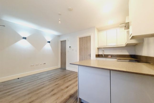1150A, High Road, London photo 4