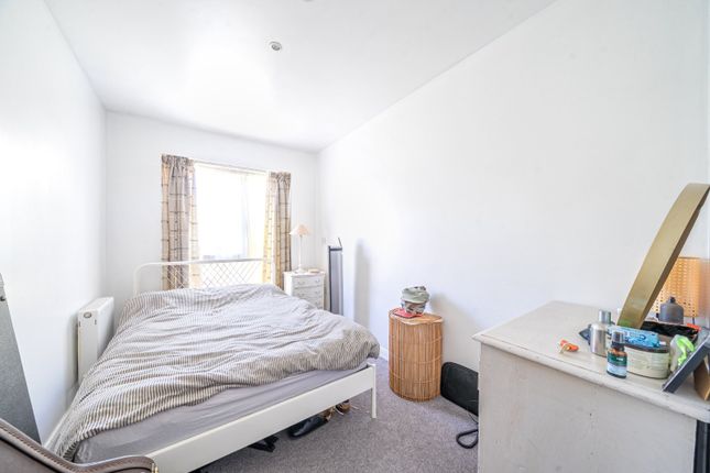 Flat 5 Ferial Court, 78, Furley Road, London photo 4