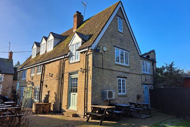 Hotel/guest house to let in The Old Mill Pub, Clifton Road, Newton Blossomville, Bedford, Buckinghamshire