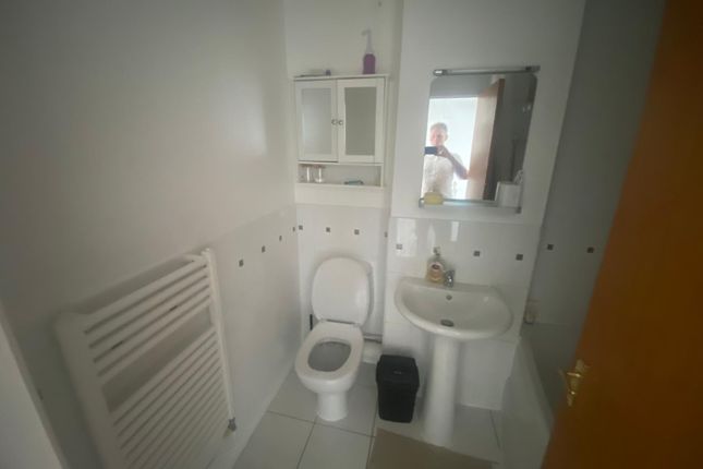 21, Heron Drive, Luton photo 4