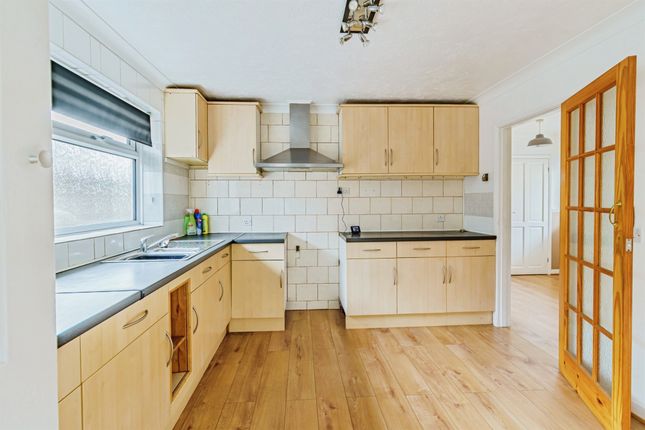 9, Tor Road, Peacehaven photo 3