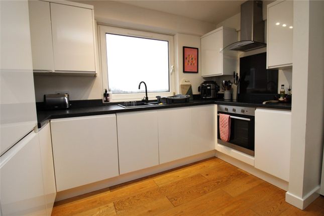 Flat 5, Whittington Court, 65, High Street, Hampshire photo 3