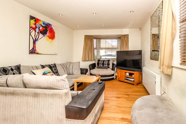38, Flowerhill Drive, Wellingborough photo 4