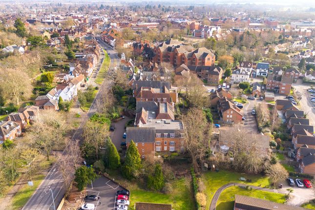 1-bed flat on 7 Imperial Court,, Reading Road, Berkshire, £200,000