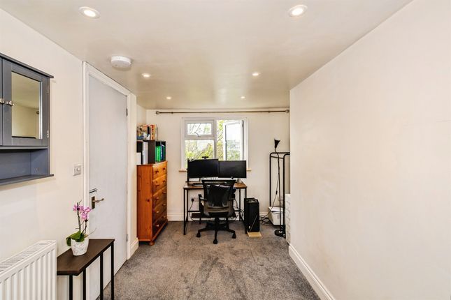 124, Clarendon Road, Hove photo 2