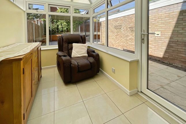 8, Catesby Drive, Kingswinford photo 4