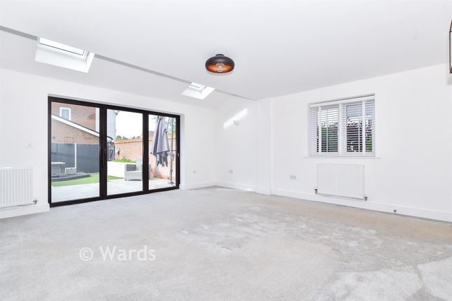 2, Alans Gardens, Maidstone photo 4