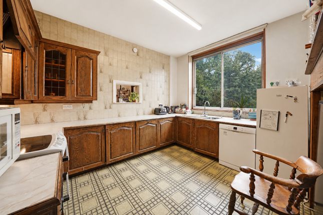 40, Cecil Park, Pinner photo 4