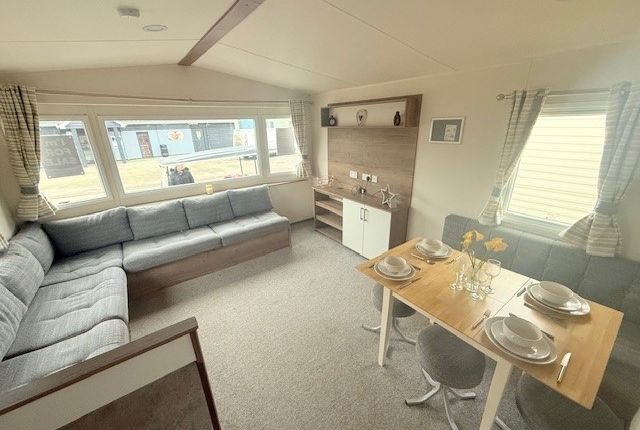 2-bed caravan on Harwich, £24,995