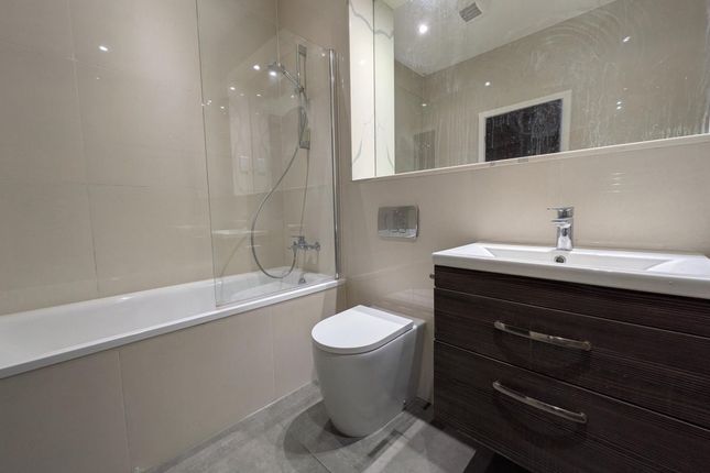 39 Aquila House, 35, London Road, Redhill photo 3