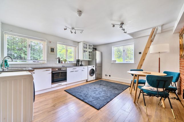 Flat 17, Heatherbank,, Tower Road, Surrey photo 2