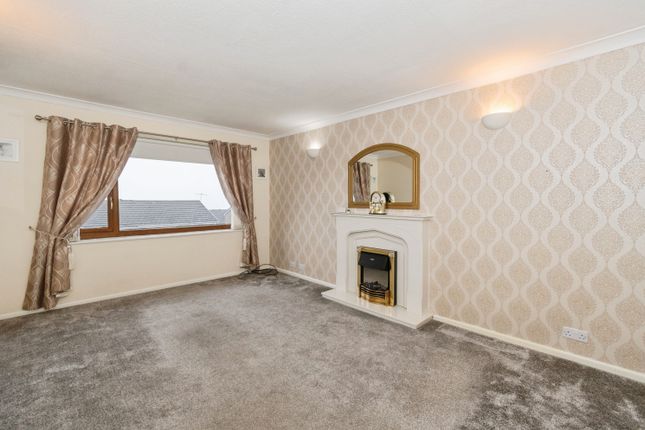 8, Watty Hall Avenue, Bradford photo 2
