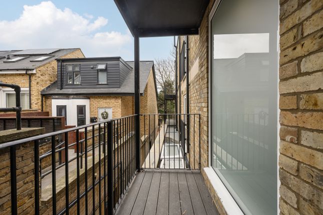 Apartment 3,, Ace Court, Wimbledon photo 3