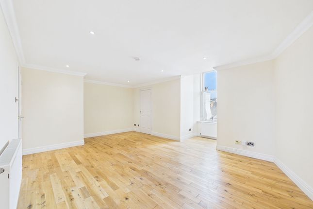 Flat 3 Wallace House 1 Castlegate, Lanark, Lanark photo 3