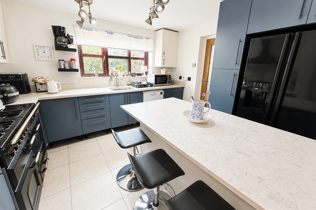 8, Lambourne Way, Brierley Hill photo 2