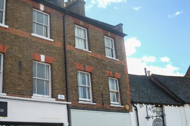 Flat to rent in High Street, Pinner
