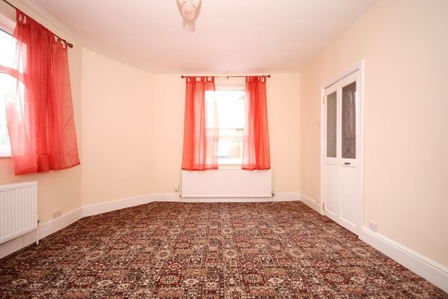 Flat to rent in Church Street, Bentley