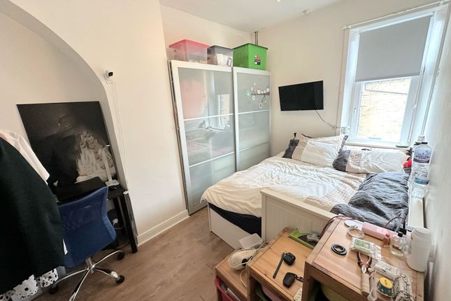 End terrace house for sale in Woodside Place, Halifax