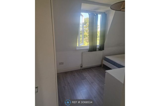Flat, Lewisham Way, London photo 4