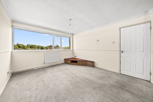 30, Hazelbank Court, Surrey photo 4