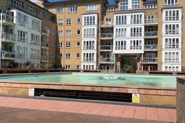 Thumbnail Flat to rent in Kirkland House, Canary Wharf, Isle Of Dog, London