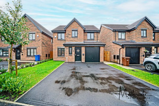 Detached house to rent in Weavers Close, Worsley, Manchester